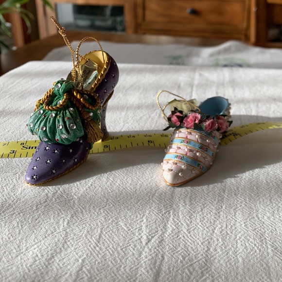 10 Heirloom Ornaments Stepping to Time Shoes - Picture 6 of 12